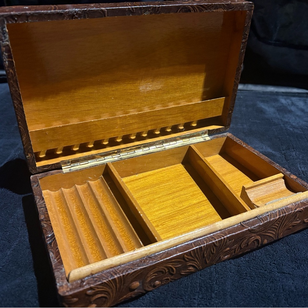 Beautifully Crafted Vintage Wood / Leather Cigar Box (Spain) - Picture 6 of 9